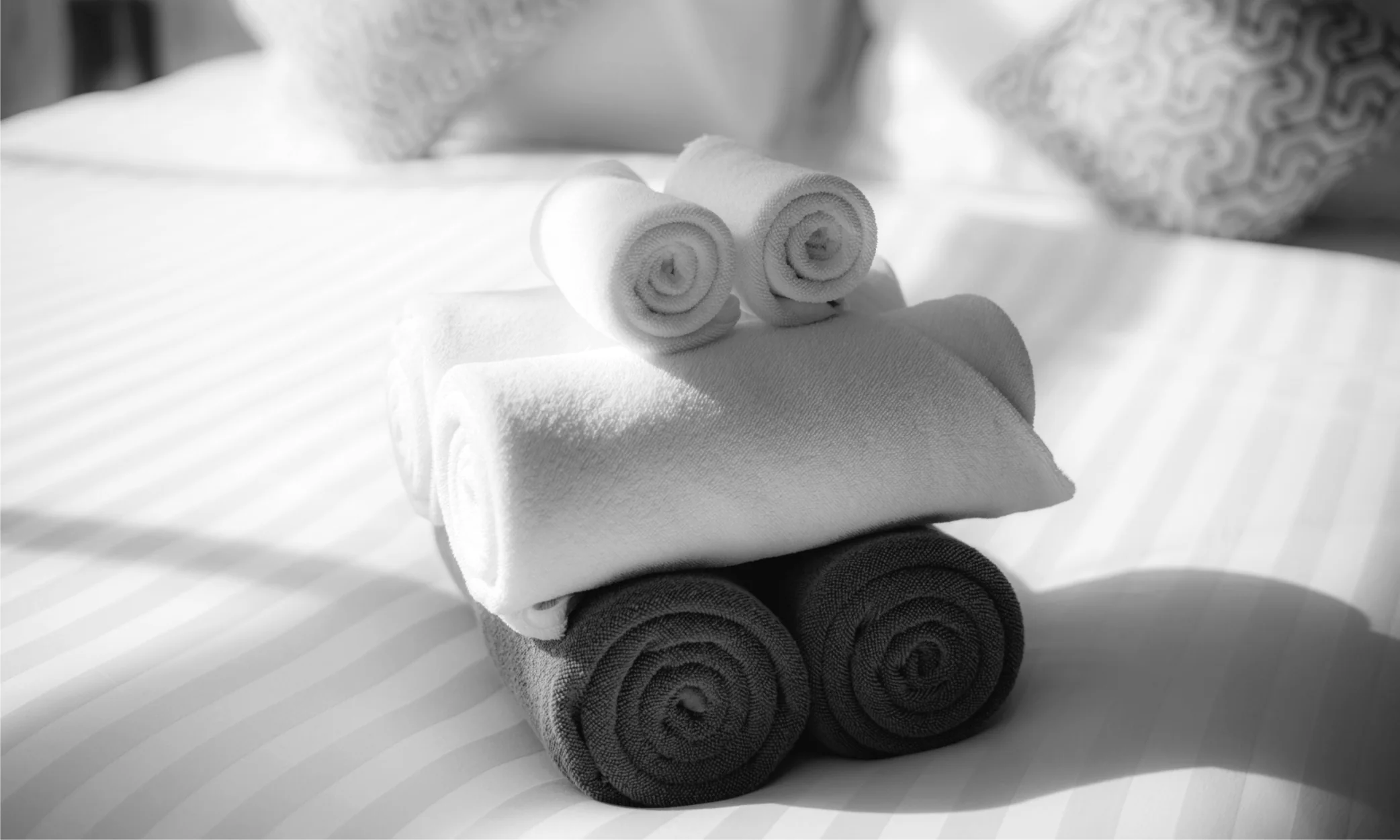 Tiszta szállodai textil előkészítve átadásra